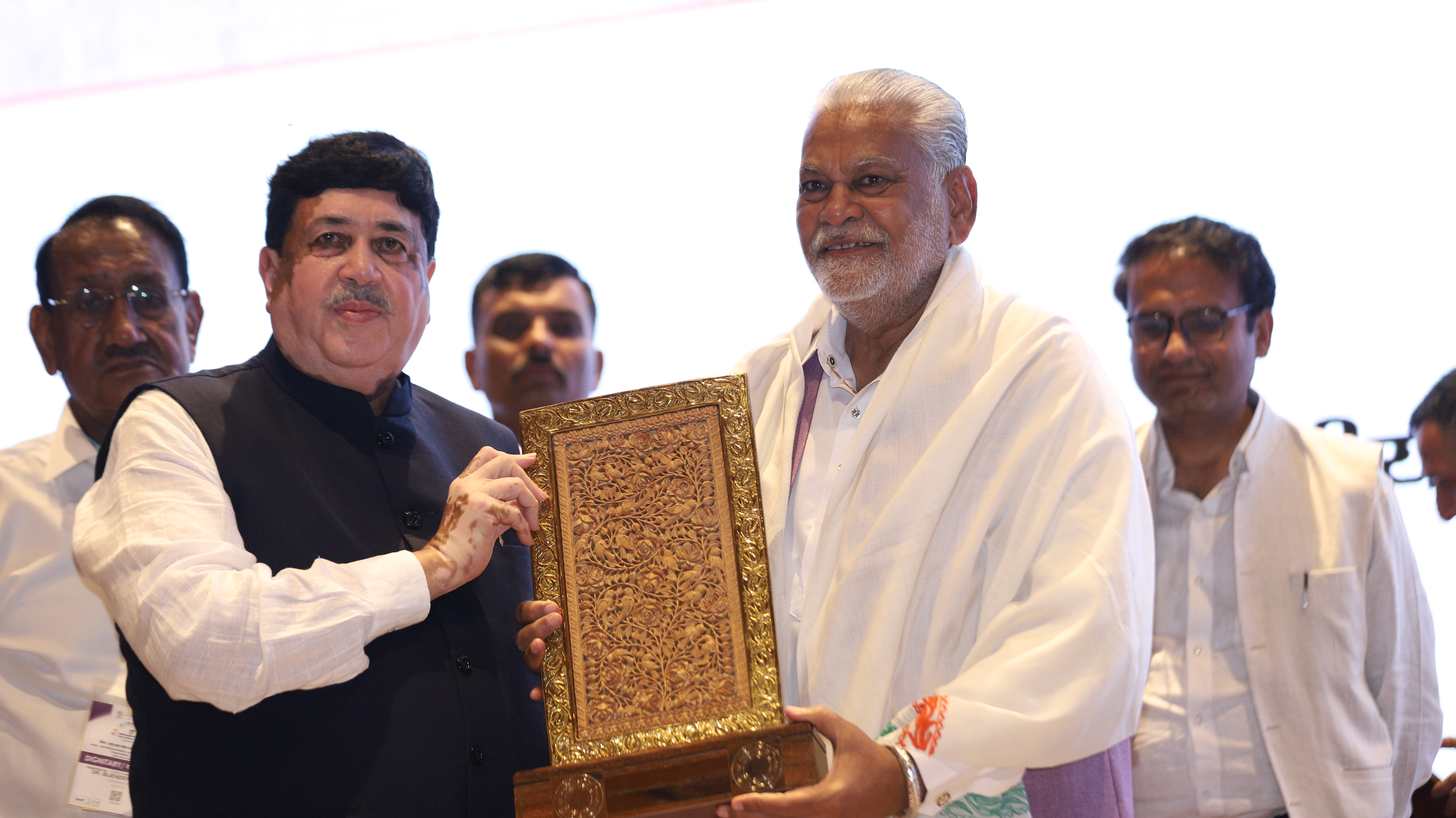 NCUI President Dileep Sanghani welcoming Hon'ble Union Minister of Fisheries, Animal Husbandry and Dairying, Parshottam Rupala, during the Closing Ceremony of 17th ICC (2 July 2023).